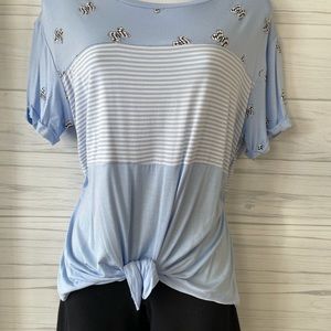 No Boundaries-Women’s Light blue tee shirt.